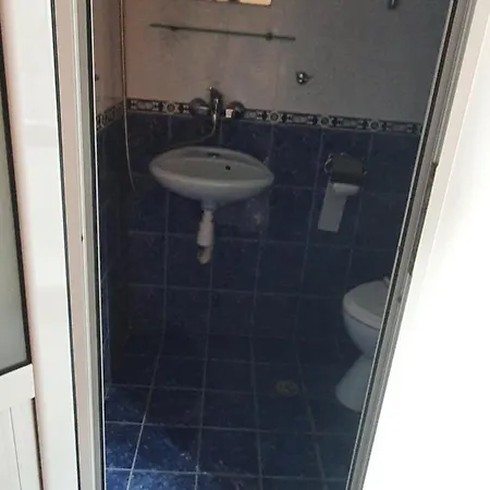 къща