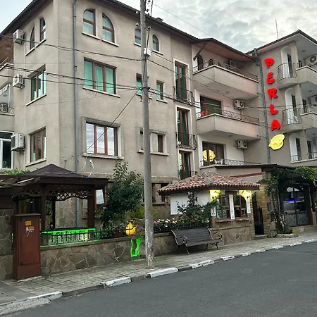 къща