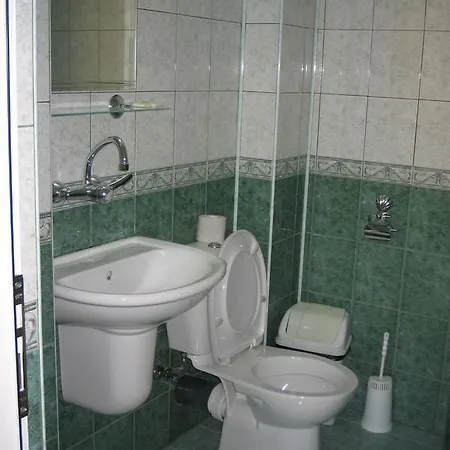 къща